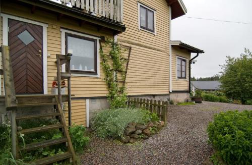 http---www.maklarhuset.se-Images-Objekt-Files-3L6RUNKMFVUM9JRB-MaklarhusetBeskrivningWeb.pdf - Adobe Reader